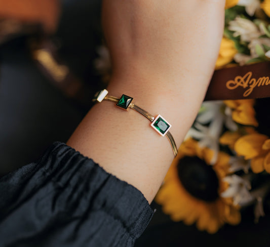 Emerald Edge Rectangle Charm Bracelet – Gold Snake Chain with Green Gemstones