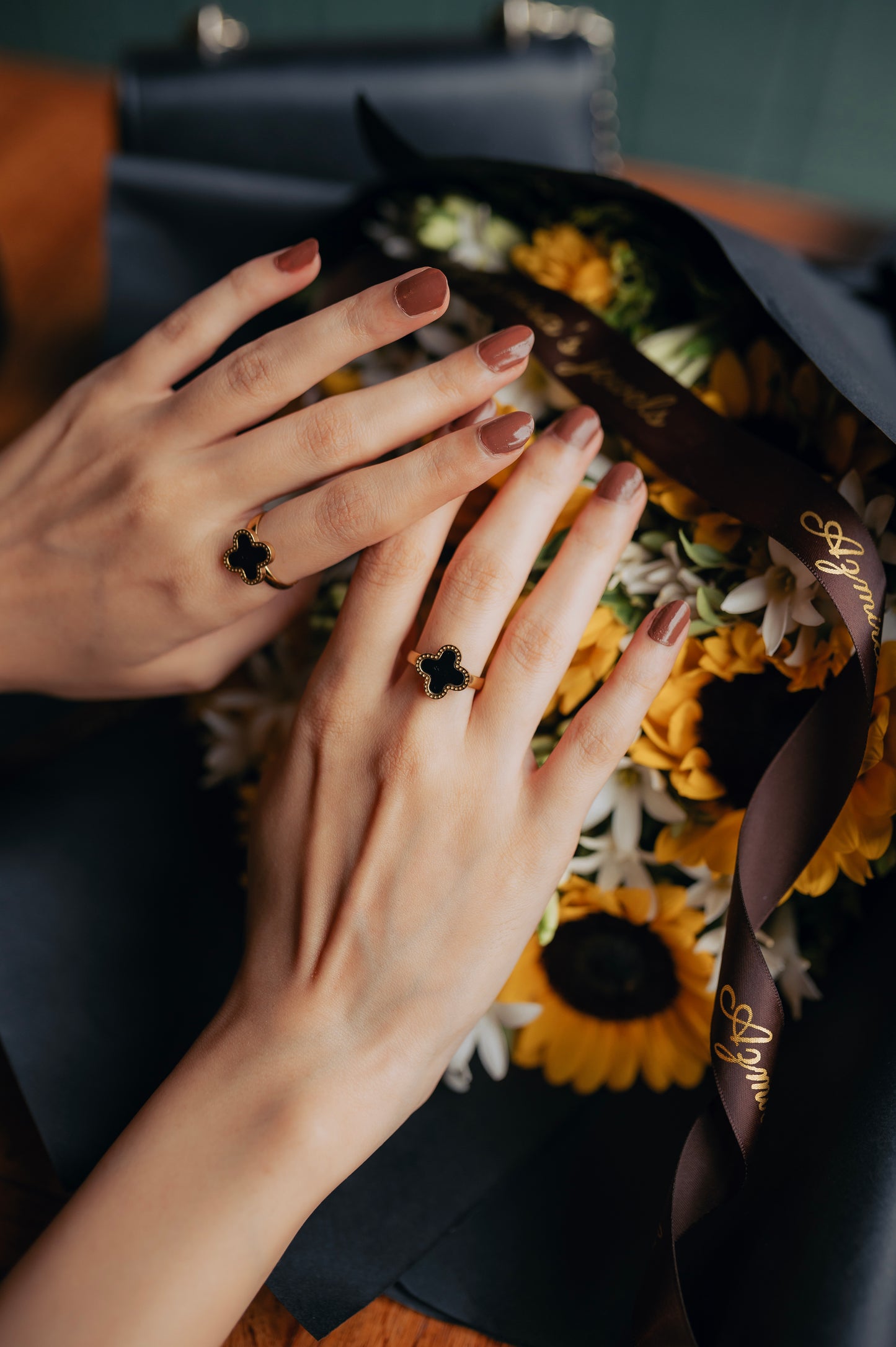 Clover Ring – Black Onyx-Inspired Charm in Gold Finish