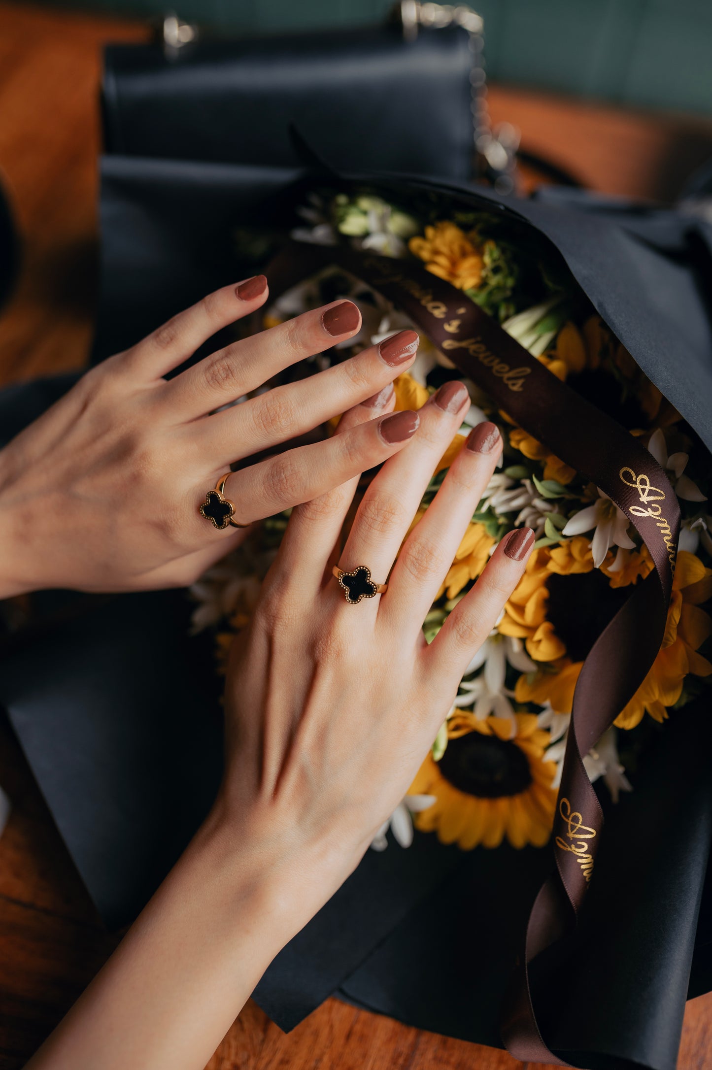 Clover Ring – Black Onyx-Inspired Charm in Gold Finish