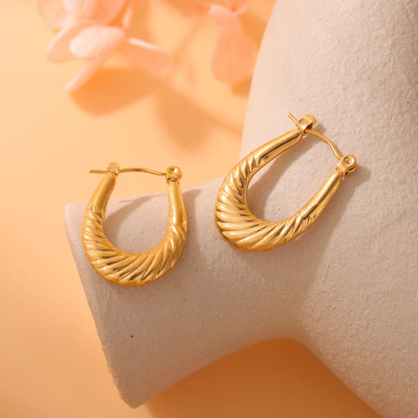 Classic Twisted Gold Hoop Earrings – Elegant Vintage Style