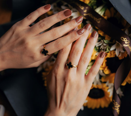 Clover Ring – Black Onyx-Inspired Charm in Gold Finish