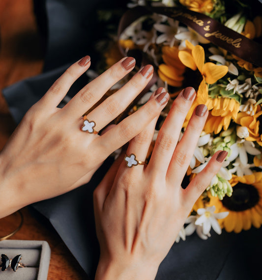 Clover Ring – White Onyx-Inspired Charm in Gold Finish