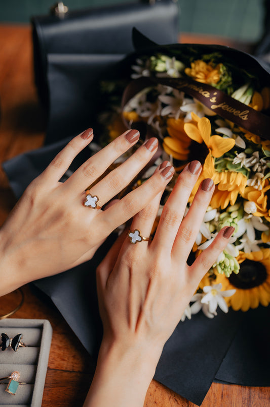 Clover Ring – White Onyx-Inspired Charm in Gold Finish