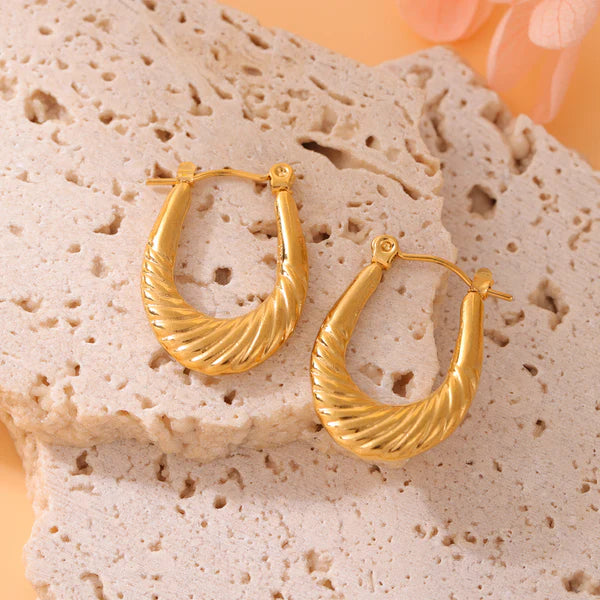 Classic Twisted Gold Hoop Earrings – Elegant Vintage Style