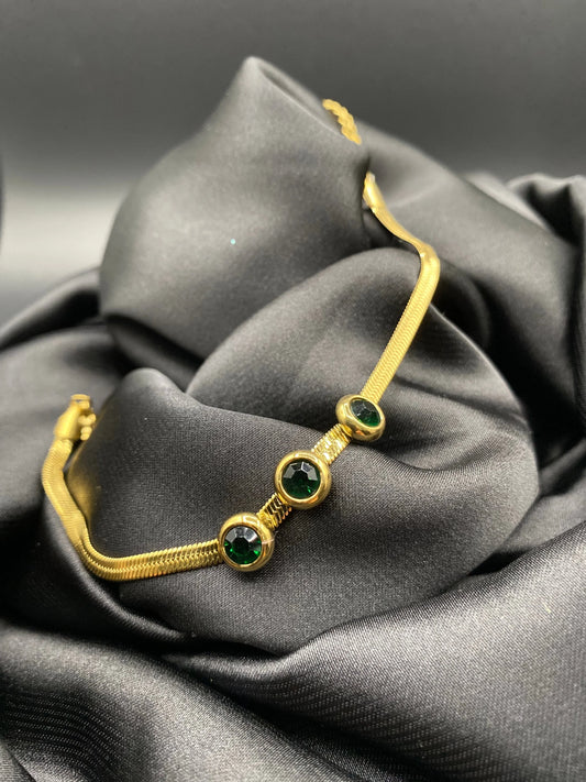 Emerald Glow Gold Bracelet – Minimal Elegance with Green Gemstones ✨